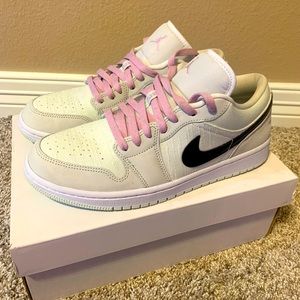 Jordan 1 low SE Barley green. Women’s Size 11